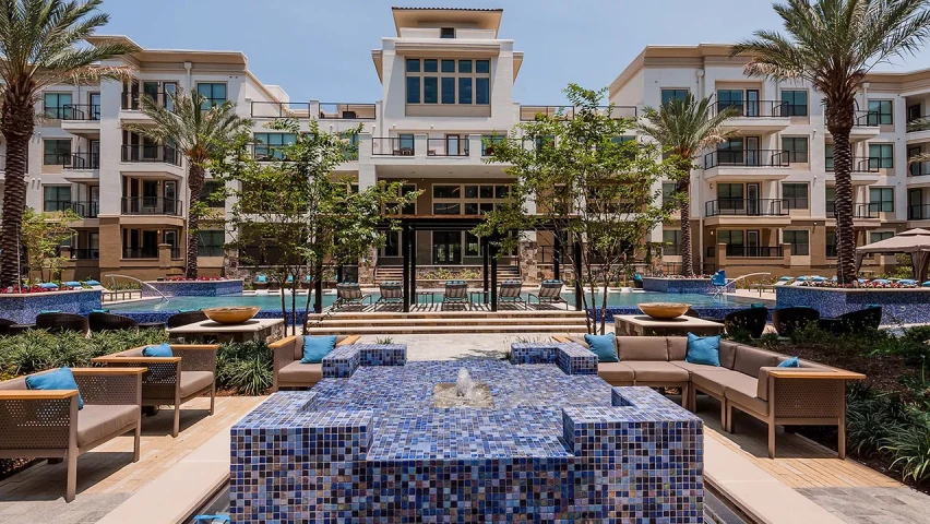 Tribute at the Rim exterior pool