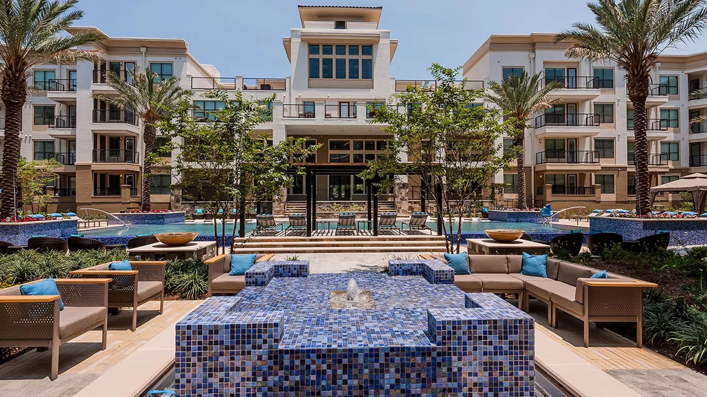 Tribute at the Rim exterior pool